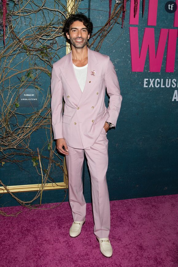 Une affaire qui divise

Sur les réseaux sociaux aussi, deux camps s'affrontent, entre ceux qui soutiennent Justin Baldoni et ceux qui croient Blake Lively. "Il voulait l'intimider", écrit une internaute au sujet de la présence du réalisateur lors de la déposition de l'actrice. "C'est tellement flippant de faire ça", abonde une autre. "Encore du harcèlement ! Il voulait lui faire peur. Cela ne devrait pas être autorisé", commente une internaute. D’un autre côté, certains défendent le cinéaste. "Il avait le droit d'être là. Blake se présente dans les médias comme une sorte de défenseuse des femmes, mais elle est littéralement tout le contraire. Elle a essayé de détruire cet homme", note une jeune femme sur Instagram. Le procès se déroulera à New York en mars 2026.