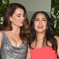 "Si torride", "Sexy" : Salma Hayek révèle "l'autre" grande scène de strip tease de sa carrière et célèbre sa sensualité sur Instagram