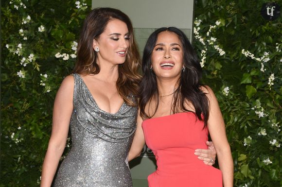 "Si torride" : Salma Hayek révèle "l'autre" grande scène de strip tease de sa carrière et célèbre sa sensualité sur Instagram