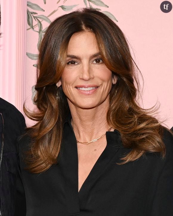 Adieu au maquillage !  L'ode de la légendaire mannequin Cindy Crawford au "no makeup" - un clin d'oeil à Pamela Anderson ? - en fait bondir certains sur la Toile.