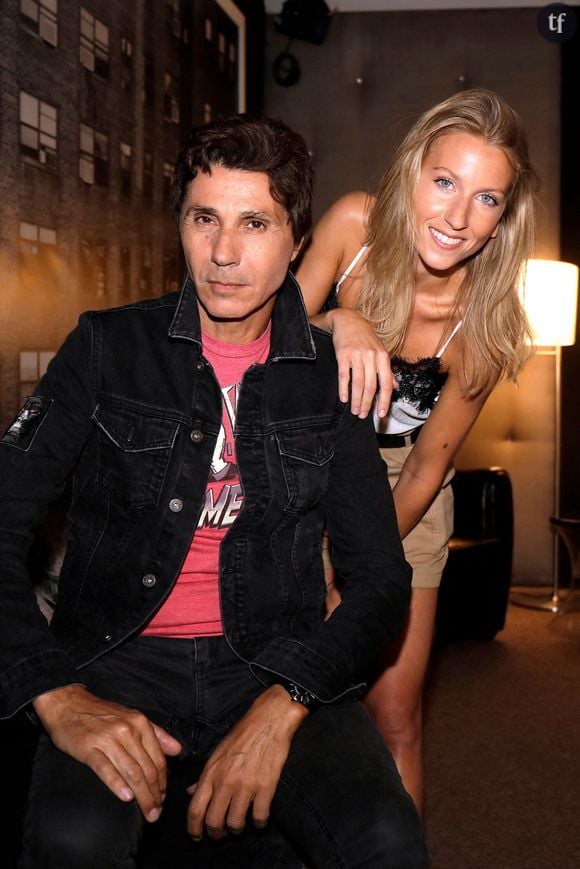 Par le passé, le chanteur avait déjà été condamné pour atteinte sexuelle sur mineur de 15 ans (en 2007), et pour corruption de mineur de 15 ans (en 2015).