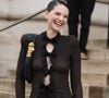 L'actrice défraie la chronique du côté des pages mode. Joséphine Japy a effectivement fait une arrivée en fanfare au défilé Schiaparelli à Paris, mise en bouche de la Fashion Week Haute Couture, événement des plus attendus pour les érudits du milieu. Mais sans faire l'unanimité hélas. Arborant une subtile déclinaison de la naked dress, la comédienne a fait réagir...