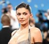 Kylie Jenner est trop souvent victime de misogynie. "Essayer de comprendre Kylie Jenner, c'est d'une certaine façon entendre la manière dont le patriarcat instaure des injonctions, mais peut également s'en prendre à celles qui parvient à les incarner. Un exemple flagrant de sexisme qu'il faut combattre alors que d'aucuns, souvent des hommes, n'ont qu'un mot à l'esprit pour silencier les femmes : culture du vide", détaille-t-on sur Terrafemina. Qu'importe qu'elle soit parmi les plus célèbres des stars dans cet univers, elle engendre l'ire et la muflerie.