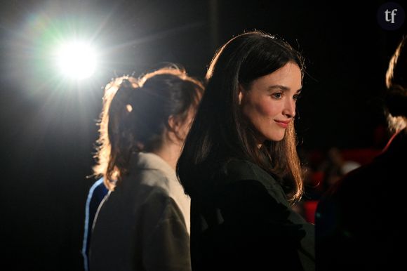 "Elles sont vilaines", "On dirait une clôture" : cette actrice célèbre ses dents "moches" malgré le body shaming