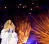La chanteuse américaine de 56 ans Mariah Carey est apparue vendredi 6 février dans une somptueuse robe blanche signée selon Gala Roberto Cavalli toute de plumes et de sequins et a chanté en italien à l’occasion de la cérémonie d’ouverture des JO d’hiver qui se déroulent à Milan-Cortina en ce mois de février 2026.
