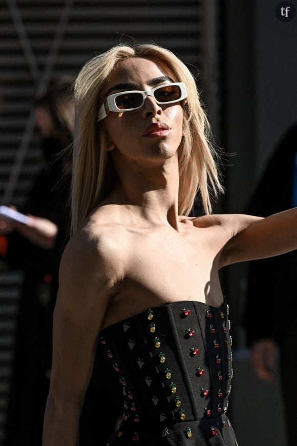 "En 2019, je prenais carrément des raids sur les réseaux sociaux", fustige-t-il. Les raids, ce sont des opérations de cyber harcèlement massif organisées et orchestrées envers une personne en particulier. On a pu constater ces dernières années des "raids" déployés envers des personnalités engagées, féministes notamment. On pense à l'exemple de Marion Séclin.