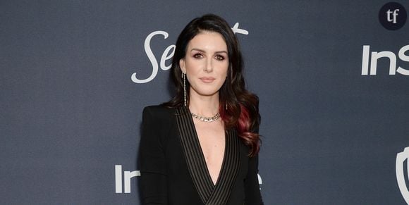 Pour Shenae Grimes, se sentir bien dans son corps et belle sans avoir recours à des artifices va totalement à l’encontre de ce que la société essaye de cultiver et de nous montrer jour après jour. S’accepter comme on est, accepter de vieillir naturellement est tellement rare que cela en devient presque un acte de rébellion qui détonne au milieu des autres.