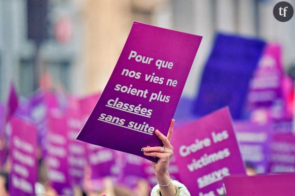 C'est pour cela que la militante féministe Anna Toumazoff ainsi que d'autres consoeurs en appellent à manifester ce 14 septembre. "Ça vous touche, dégoûte, scandalise, révolte ? Rejoignez-nous", écrit l'autrice abondamment suivie sur ses réseaux sociaux. Appel à l'unisson soutenu par La Fondation des Femmes et le collectif féministe #NousToutes. &nbsp;