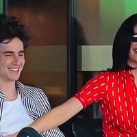 "Ça ne sent pas l'amour", "il a l'air gêné" : Kylie Jenner embrasse Timothée Chalamet et déchaîne les haters