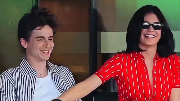 "Ça ne sent pas l'amour", "il a l'air gêné" : Kylie Jenner embrasse Timothée Chalamet et déchaîne les haters