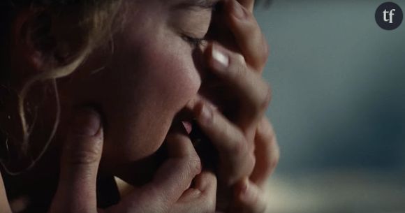 Choix de casting très monochromes, esthétique de clip, anachronismes en tout genre, bande originale électro, sexualité à la 50 Nuances de Grey... N'en jetez plus : le teaser des Hauts du Hurlevent se fait démolir sur les réseaux sociaux. Il faut dire que sa réalisatrice est très controversée.