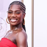 “C’est carrément du porno”, “pourquoi elle est nue ?” : le look de cette rappeuse fait scandale sur les réseaux sociaux