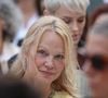 Dès son plus jeune âge, Pamela Anderson fut victime de violences sexuelles. Qui prendront ensuite la forme de violences conjugales. Quand la Canadienne débarque dans la sphère de l'industrie du divertissement US, à la fin des années 80, elle traîne un corps meurtri. Ce qui va la libérer ? Poser nue pour Playboy. Elle revient sur cet épisode phare de sa vie dans une longue interview pour Harper's Bazaar...