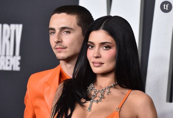 En culotte et soutien-gorge, la jeune femme de 28 ans suscite l'émoi en commentaires des images publiées sur les réseaux sociaux.