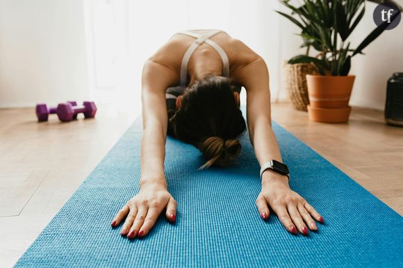 Célèbre coach fitness sur les réseaux sociaux, Sonia Tlev, créatrice de contenu aux 2 millions d’abonnés, est accusée par l’un de ses anciennes employées de l’avoir réduit en esclavage, rapporte Libération. La travailleuse de nationalité philippine de 45 ans a déposé une plainte pour traite des êtres humains contre Sonia Nabila Boudoukha, le vrai nom de la coach. Des accusations que nie formellement l’influenceuse, qui affirme que son ancienne employée souhaiterait "gratter des choses contre [elle]", souligne le quotidien.