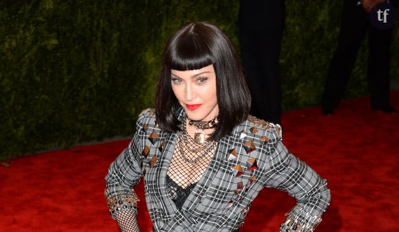 Madonna file le parfait amour avec Akeem Morris. Depuis 2024, la chanteuse de Hung Up qui vient de fêter ses 67 ans est en couple avec le jeune homme de 38 ans son cadet. Une différence d'âge qui choque les internautes.