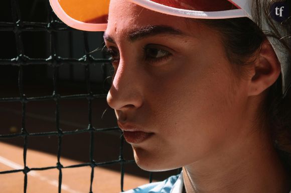 Le 2 juin, la Serbe Petra Konjikusic et la Française Daphnée Mpetshi Perricard se sont affrontés dans la catégorie junior à Roland Garros.