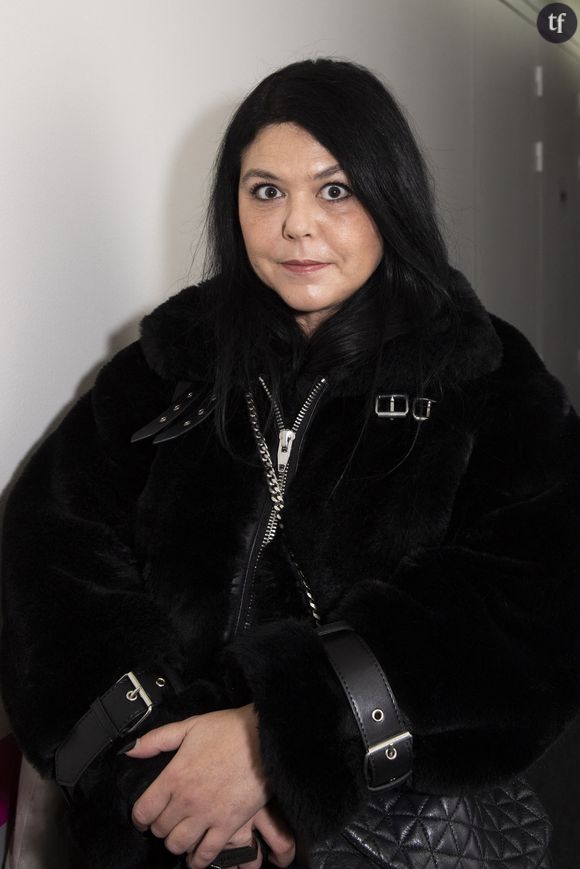 Chloé Delaume libère la parole. Ecoutons-là s'expliquer auprès de Augustin Trapenard : "On est assigné à consentir dans le cadre conjugal. Une fois en couple, la femme, pour faire plaisir, pour avoir la paix, va consentir plus facilement". C'est toute une réflexion que la romancière et militante féministe énonce. Détaillant : "C'est comme si notre corps ne nous appartenait plus. Moi je crois qu'il faut que la honte change de camp. On a aussi besoin des hommes pour faire changer tout ça et je crois qu'une affaire comme celle des viols de Mazan le suggère intensément. Il faut que les pères, frères, amis, regardent les hommes qui violent, les pointent du doigt"