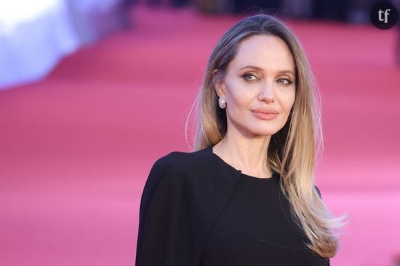 Plus encore, là où l'analyse tutoie une certaine justesse, une grande lucidité, c'est dans cette observation qui ne manque pas d'amertume : le temps de ces commentaires raillant l'âge dit "avancé" d'Angelina Jolie, quinquagénaire (mais Louis Garrel n'est pas vraiment si jeune), les femmes sont nombreuses voire très nombreuses à s'acharner sur... Les femmes. Beaucoup de réactions exacerbées sont vraisemblablement féminines. Comme une forme de rivalité ou de véhémence anti-sororale.