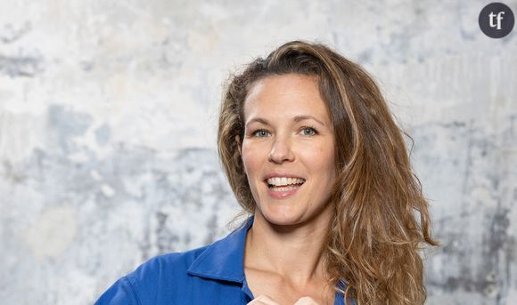 Mais au-delà des essentiels matériels, Lorie a aussi ses rituels bien-être. Les vacances, c’est aussi le moment de se reposer et de respirer, des mantras que Lorie aime régulièrement rappeler à sa communauté et qu’elle essaye d’appliquer elle-même. Alors, pas question de se laisser envahir par les mails de travail ou les mauvaises nouvelles sur les réseaux sociaux, le mot d’ordre c’est : déconnexion. “Pour déconnecter, moi je mets mon ordinateur et mon téléphone dans un placard et j’essaye de ne pas l’ouvrir… trop souvent,” se confie Lorie.