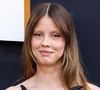 Mia Goth obsède la critique, en pamoison face à cette star vraiment pas comme les autres.

L'actrice la plus gothique du cinéma hollywoodien - oui oui, loin devant Jenna Ortega - connue pour ses partitions très baroques, de Suspiria à X en passant par A Cure For Life et Pearl - éblouit de plus belle dans la toute dernière relecture en date d'un immense classique de la littérature horrifique : le Frankenstein de Guillermo Del Toro. Un projet d'une vie, hyper attendu, de la part du metteur en scène mexicain. Et où la comédienne ne dépareille pas, étant déjà "fantastique" au naturel.
