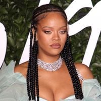 "M'habiller est un combat !" : Rihanna dévoile son corps en photos et revendique plus que jamais sa liberté