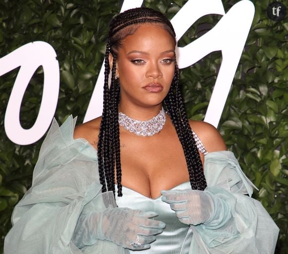 "M'habiller est une lutte à part entière !" : Rihanna dévoile son corps en photos et revendique plus que jamais sa liberté