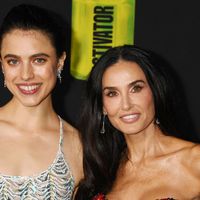 Demi Moore en couple avec ce célèbre acteur 20 ans plus jeune qu'elle ? Cette folle rumeur qui obsède les fans