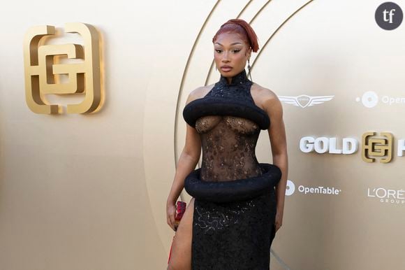 “Tellement hot”, “quel corps” : super sexy en bikini, cette chanteuse iconique défile sur le runway et met tout le monde d’accord