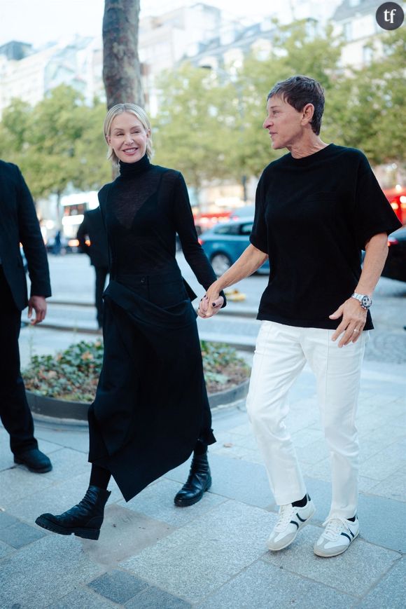 Elle affiche son couple face aux photographes, l'un des plus médiatisés en ce qui concerne les femmes qui aiment les femmes, dans une société qui n'est hélas pas moins lesbophobe qu'il y a trente ans. La lesbophobie, c'est cette haine anti-lesbiennes qui pullule, notamment sur les réseaux sociaux. Et hélas, elle s'est exprimée, intensément, cette semaine, alors que Ellen DeGeneres était justement aux côtés de son épouse, Portia de Rossi...
