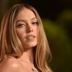 "Une déesse", "si sexy", "penche-toi..." : Sydney Sweeney s'affiche en culotte et affole la Toile