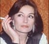 C'est l'histoire d'une danseuse de cabaret, Lola, qui élève seule son fils, et attend le retour de son amant... Dans le rôle titre, la chantante et mélancolique Anouk Aimée, disparue le 18 juin dernier. Une comédienne magnifiée par Lelouch, Agnès Varda, Federico Fellini...