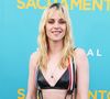 L'actrice de 34 ans a débarqué en pantalon noir à bretelles et soutien-gorge en cuir. Sa tenue n'a pas laissé indifférent sur les réseaux sociaux.
