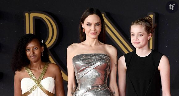 Dans les commentaires, les internautes sont nombreux à souligner sa beauté et la ressemblance avec sa mère. "Elle est le portrait craché d'Angie. Même ses dents et sa bouche. Les gènes de la beauté sont au point", "Elle est aussi belle que sa mère", "Elle a le même sourire que sa mère", peut-on lire sous la publication.