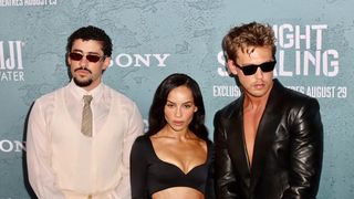 "Elle a l'air complètement..." : Zoe Kravitz dévoile son ventre sur le tapis rouge, plus glamour que jamais, les internautes critiquent son physique