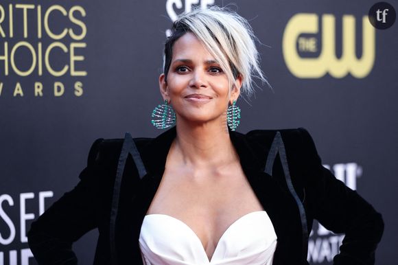 Halle Berry rayonnante à 59 ans. A l'aube de la soixantaine, la superstar oscarisée - seule femme afroaméricaine à avoir remporté la statuette de la meilleure actrice - a sidéré ses millions de fan en partageant sur Instagram quelques autoportraits en bikini. Très "hot summer body" ces clichés, abondamment commentés et relayés...