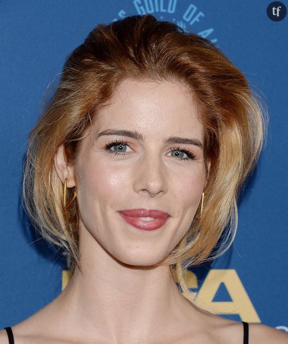 Dans la peau de Mildred Burke, icône de son milieu ayant marqué le catch féminin entre 1940 et 1950, alors que ce dernier était encore loin de son essor, Emily Bett Rickards détonne. Et bouscule volontiers sa fanbase.