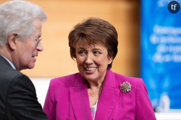 "Les rôles avaient été répartis dans ma famille, j'étais l'intellectuelle et ma sœur était la beauté", explique-t-elle.