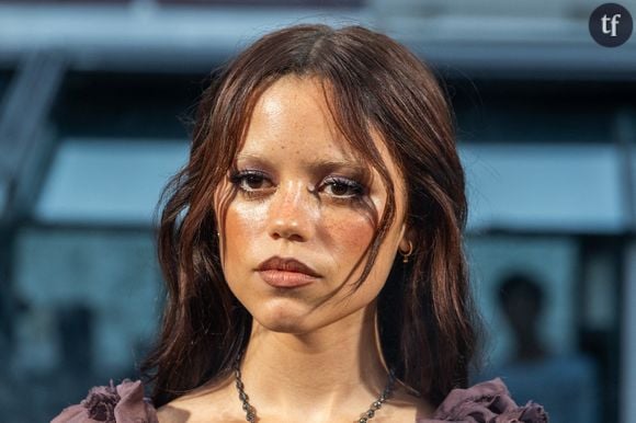 "Cadavérique", "On dirait un squelette" : cette actrice de la série Mercredi méconnaissable sur ces photos avant/après, les internautes persuadés qu'elle a fait une bichectomie