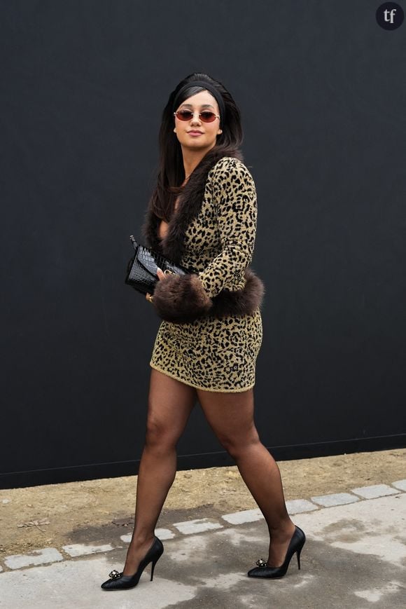 Sur Instagram, Lena Situations n'a pas manqué d'expliquer que ce look faisait référence à l'une de ces icônes : Fran Fine.