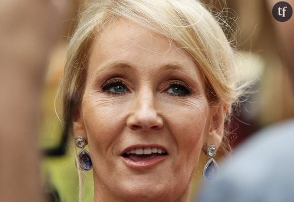 "La transphobe !" : JK Rowling dépossédée de Harry Potter, le sorcier appartient il aux fans ? Radio France se questionne.