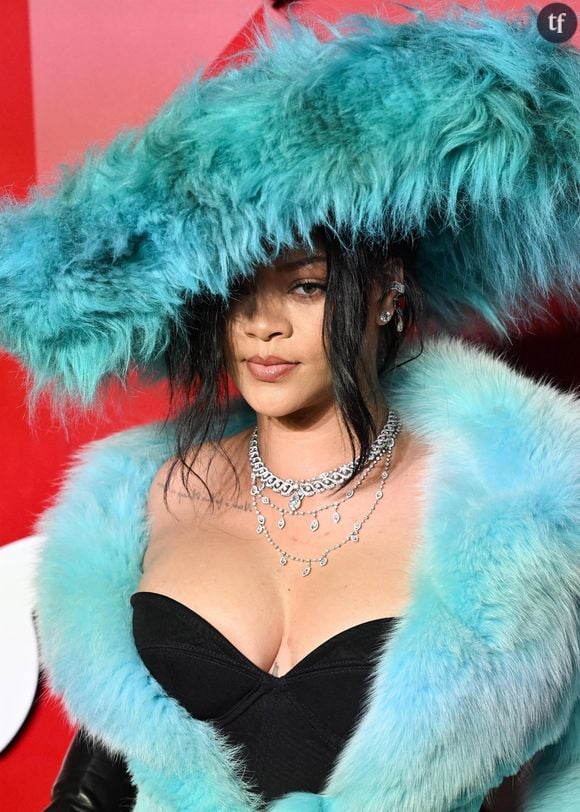 La moindre apparition de Rihanna suscite l'émoi. Mais "Riri" bouscule aussi les préjugés sur les femmes enceintes.