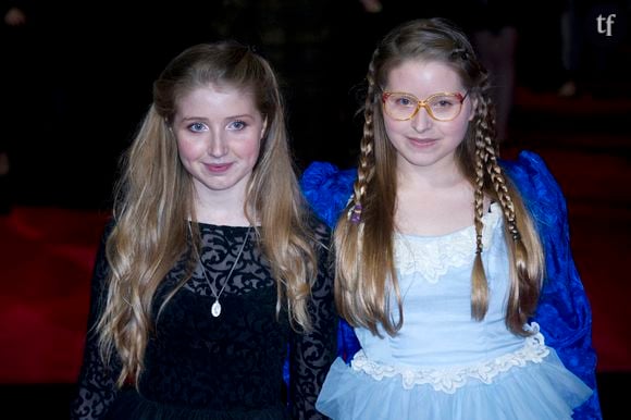 Elle y publie des images d'elle en train de se coiffer les cheveux.