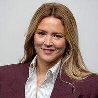 "Même ses pieds sont beaux" : au comble du glamour à 48 ans, Virginie Efira sidère les internautes sur ces nouvelles photos