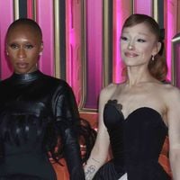 "A deux doigts de fondre en larmes" : Ariana Grande épuisée par les photographes, elle éclate en plein tapis rouge
