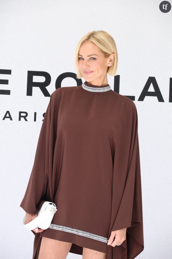 Adriana Karembeu n'a plus rien à prouver. Femme de convictions et sex symbol, artiste influente et quinqua épanouie, elle change de style avec audace en privilégiant ce look qui obsède et divise.