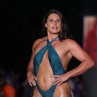 "C'est un homme", "Elle est tout sauf fashion" : cette athlète iconique prend la pose sur le tapis rouge mais les sexistes sont de sortie