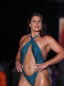 "C'est un homme", "Elle est tout sauf fashion" : cette athlète iconique prend la pose sur le tapis rouge mais les sexistes sont de sortie