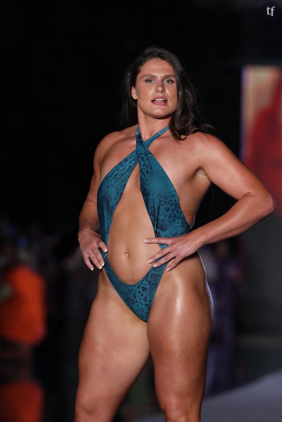 "C'est un homme", "Elle est tout sauf fashion" : cette athlète iconique prend la pose sur le tapis rouge mais les sexistes sont de sortie