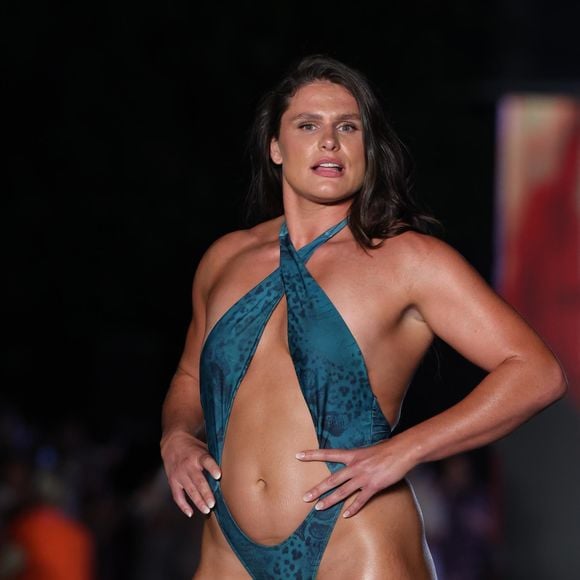 "C'est un homme", "Elle est tout sauf fashion" : cette athlète iconique prend la pose sur le tapis rouge mais les sexistes sont de sortie